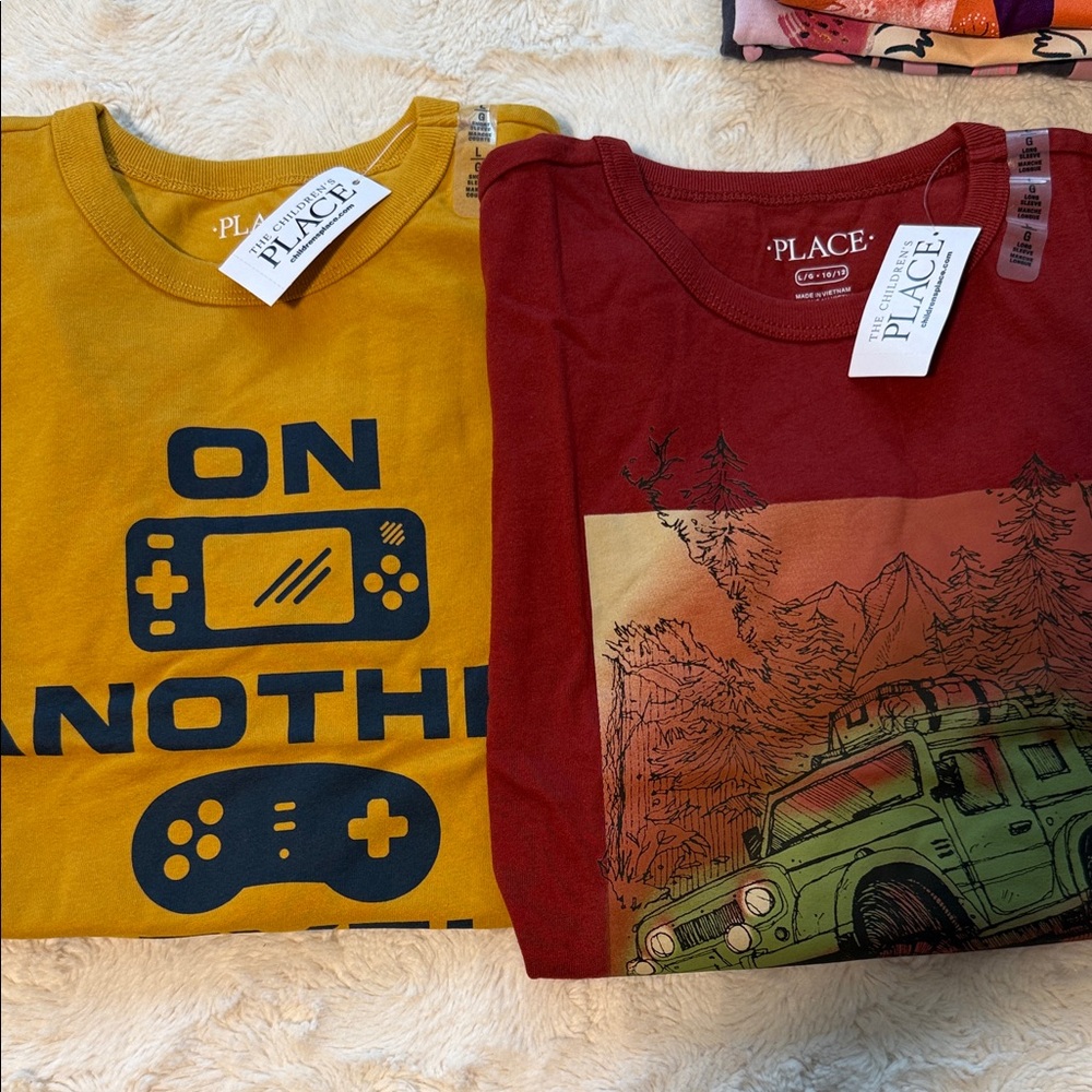 The Children's Place Mustard Gaming Graphic Tee. Size :Large 10/12